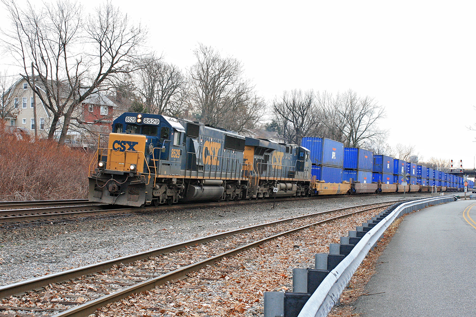 CSX 8529 on X-169